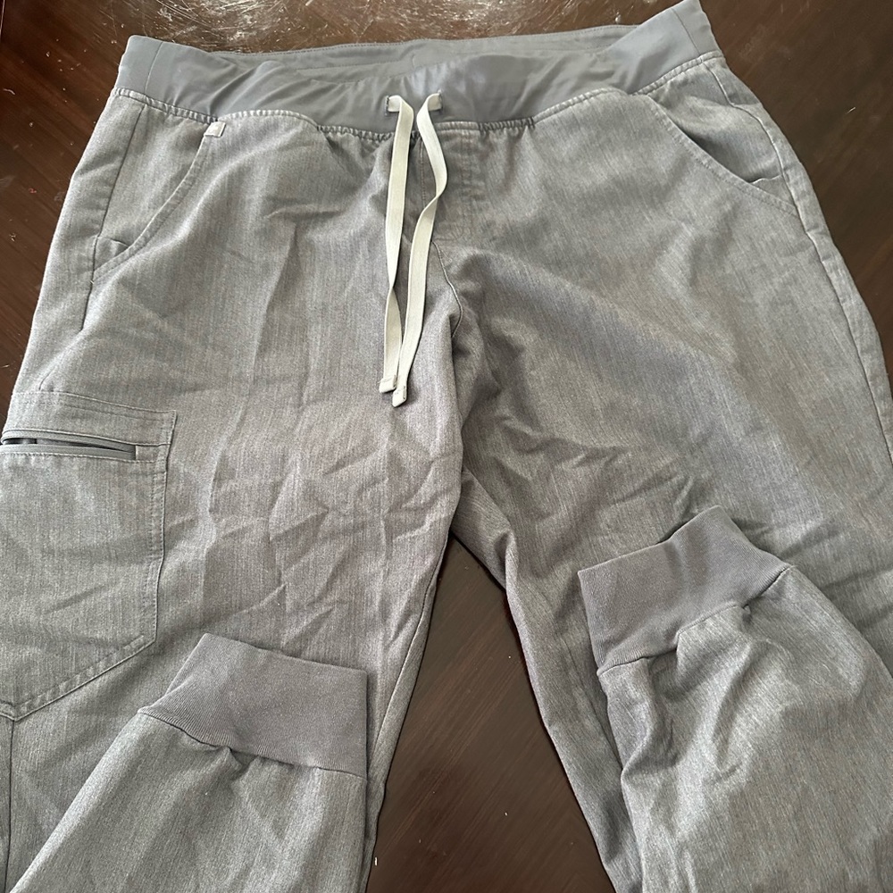 Figs size XL petite jogger scrub pants in gray